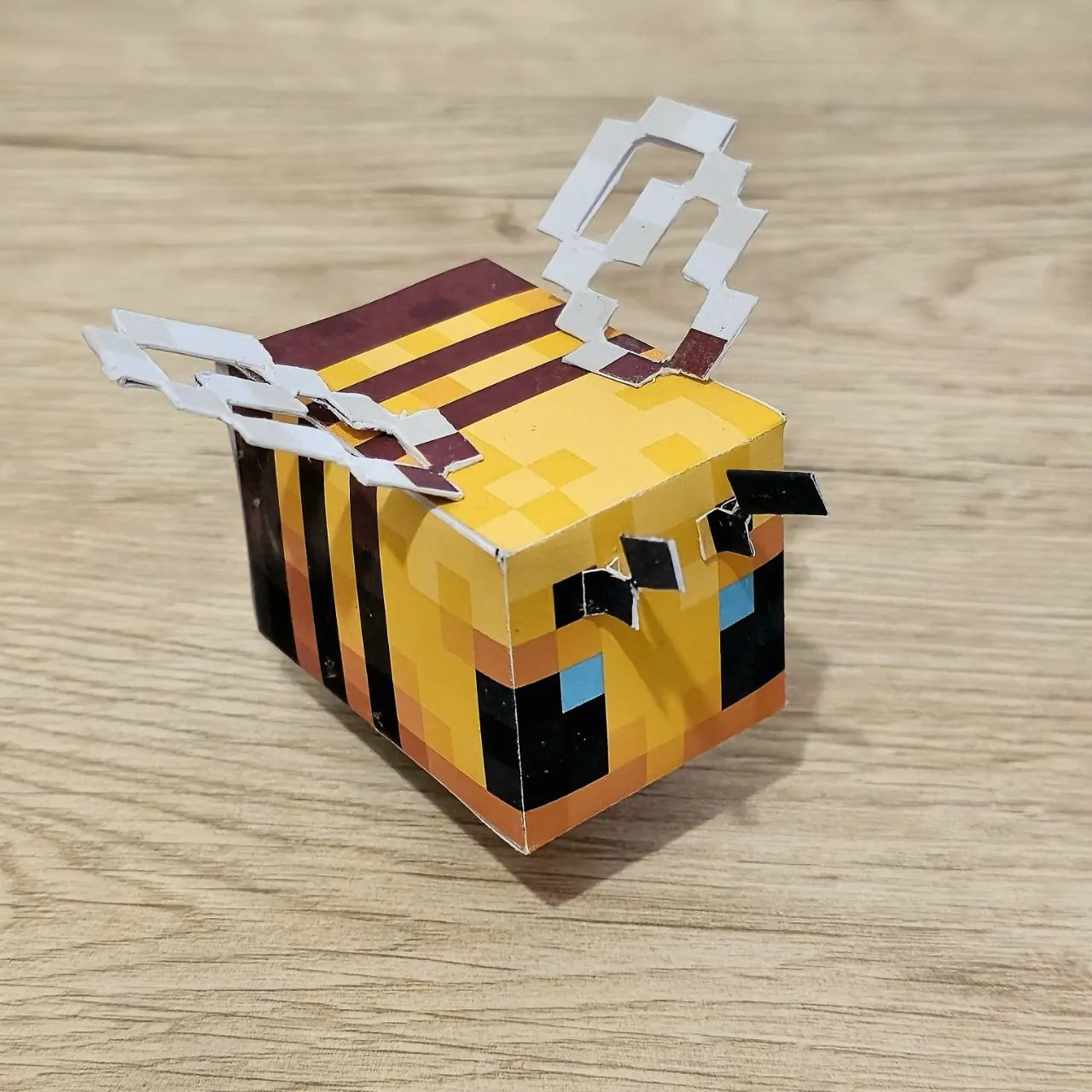 Minecraft bee papercraft